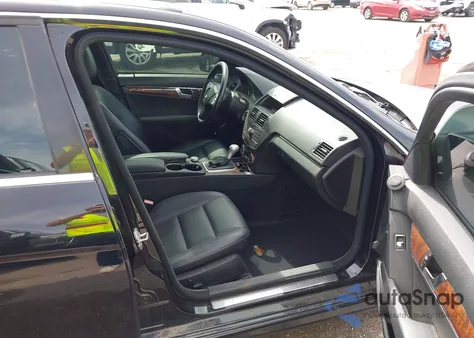 2009 Mercedes-Benz C 300 Luxury 4Matic/Sport 4Matic из США, поврежденный, VIN WDDGF81X99R083689